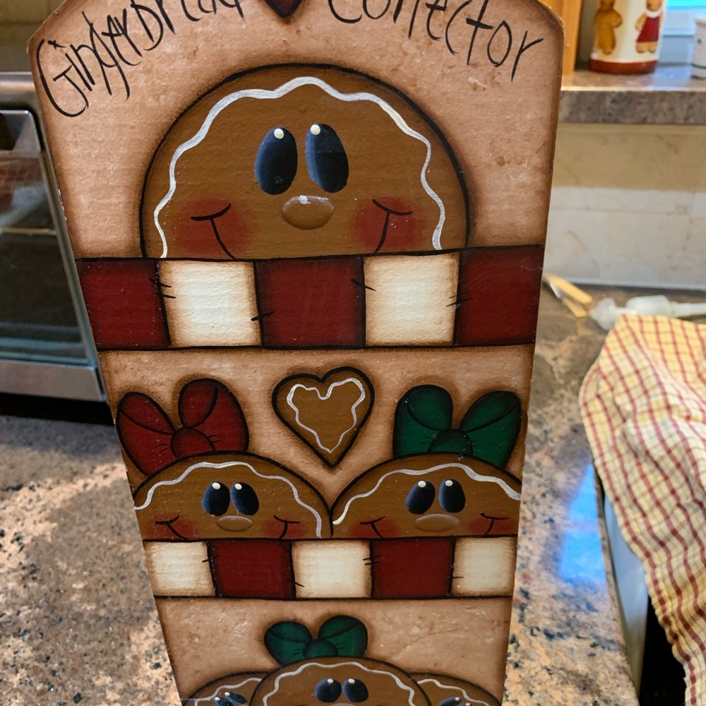 Gingerbread Paper Towel Holder - Picture 5 of 6